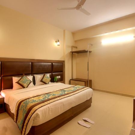 Atithi Suites - An Ahg Hotel Greater Noida Bagian luar foto