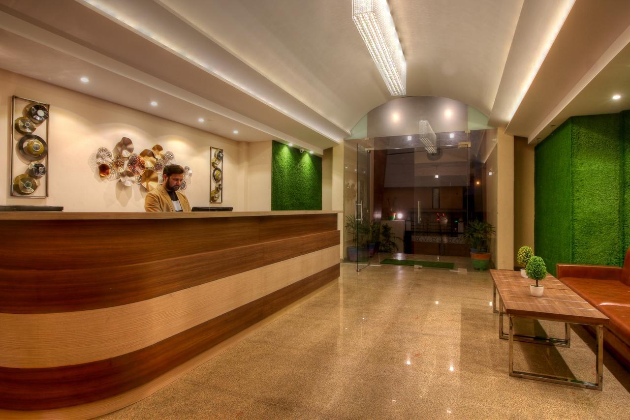 Atithi Suites - An Ahg Hotel Greater Noida Bagian luar foto