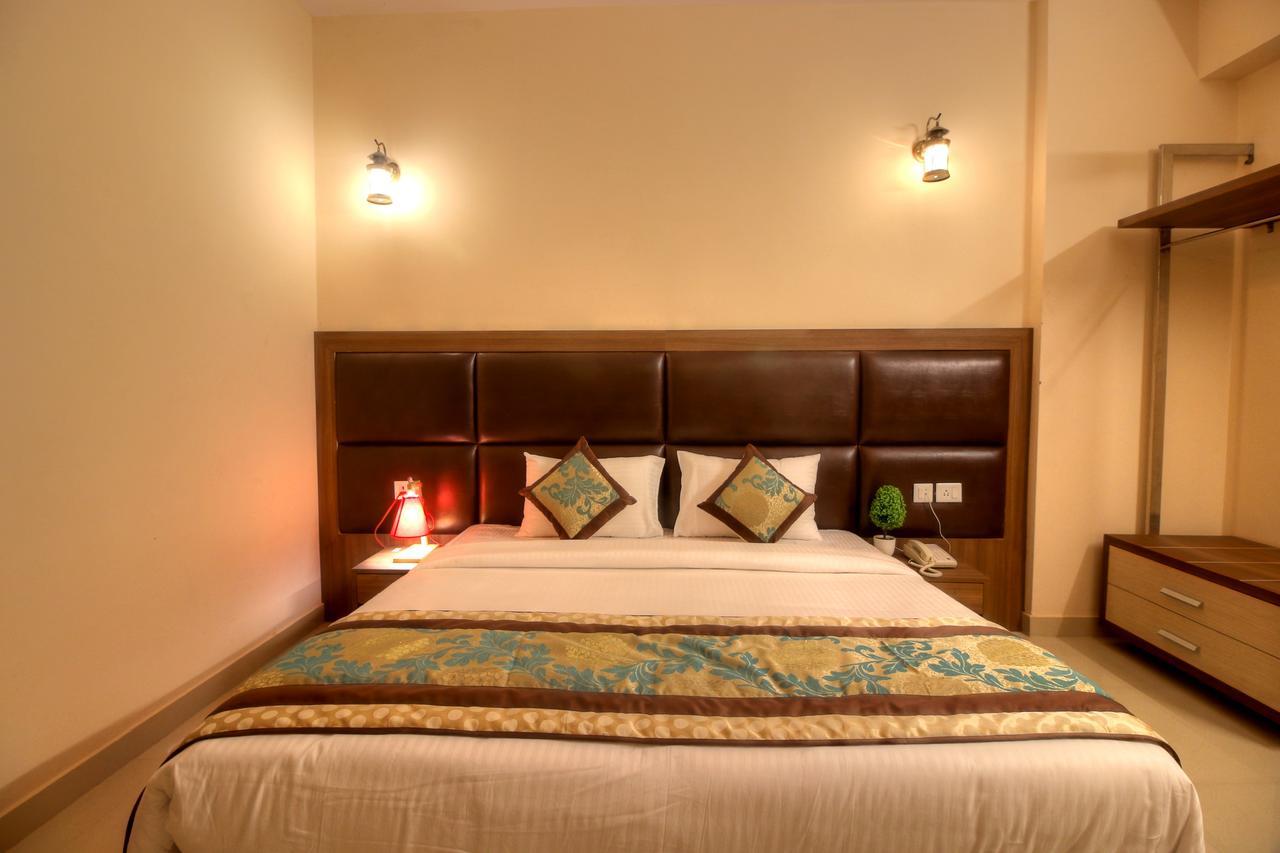 Atithi Suites - An Ahg Hotel Greater Noida Bagian luar foto