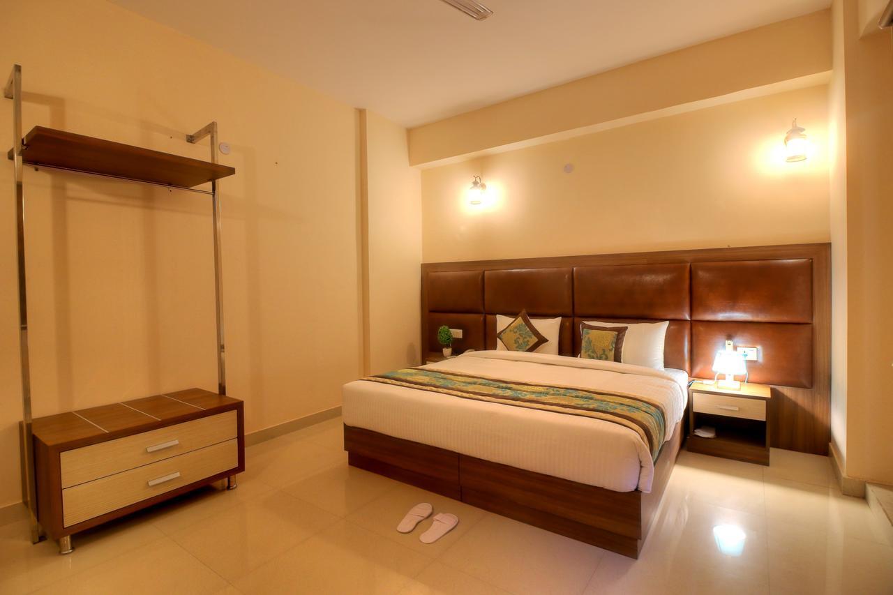 Atithi Suites - An Ahg Hotel Greater Noida Bagian luar foto