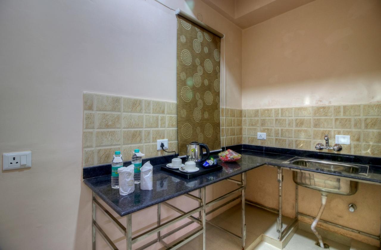 Atithi Suites - An Ahg Hotel Greater Noida Bagian luar foto