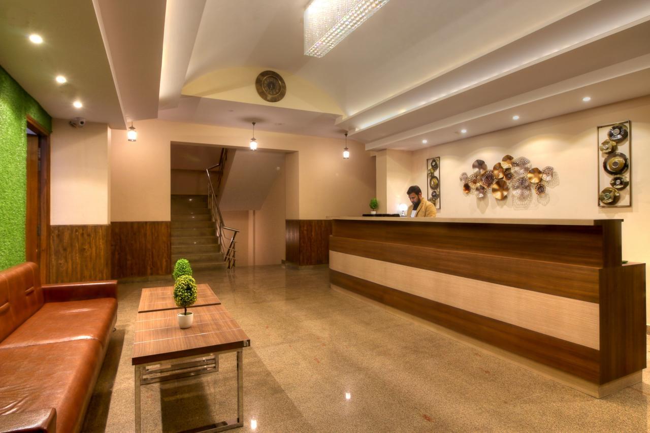 Atithi Suites - An Ahg Hotel Greater Noida Bagian luar foto