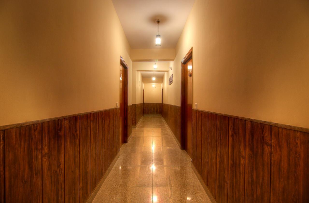 Atithi Suites - An Ahg Hotel Greater Noida Bagian luar foto