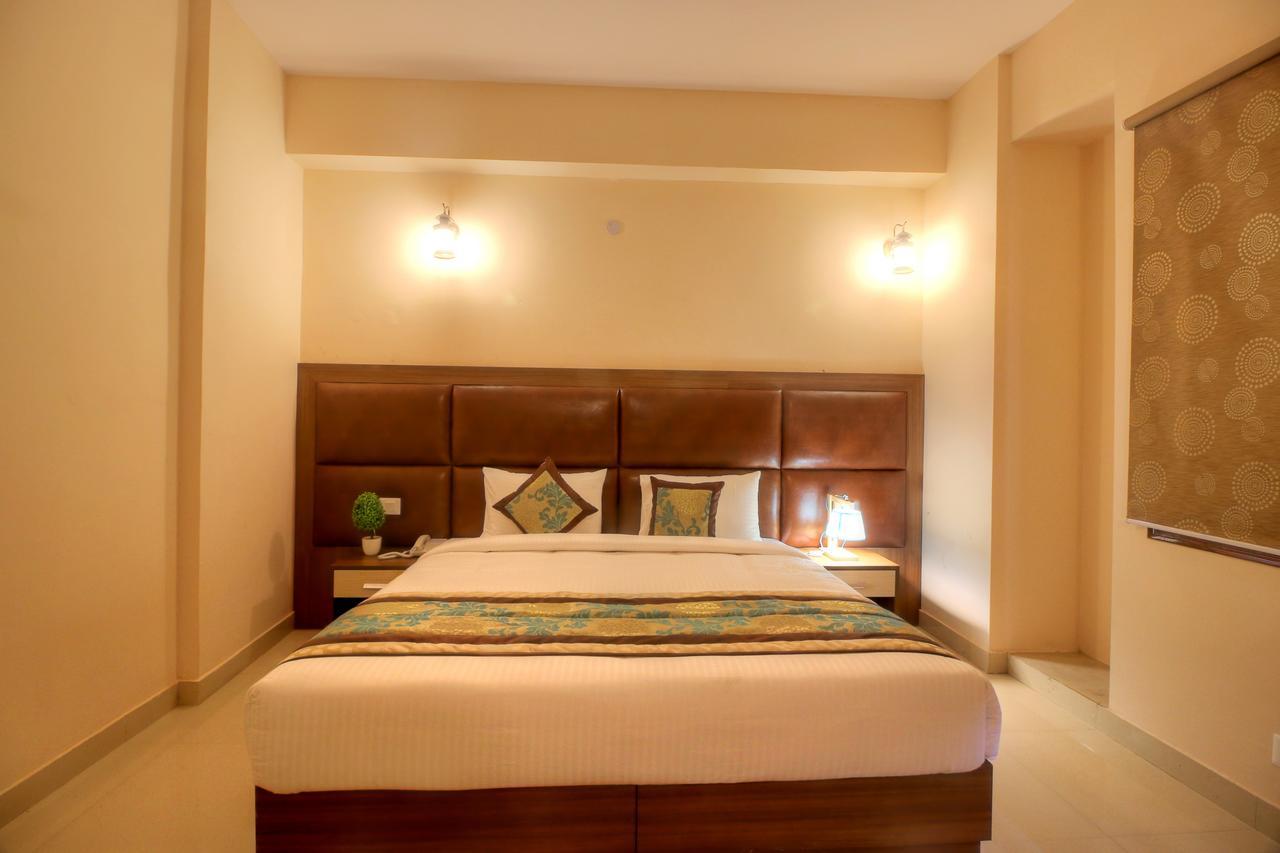 Atithi Suites - An Ahg Hotel Greater Noida Bagian luar foto